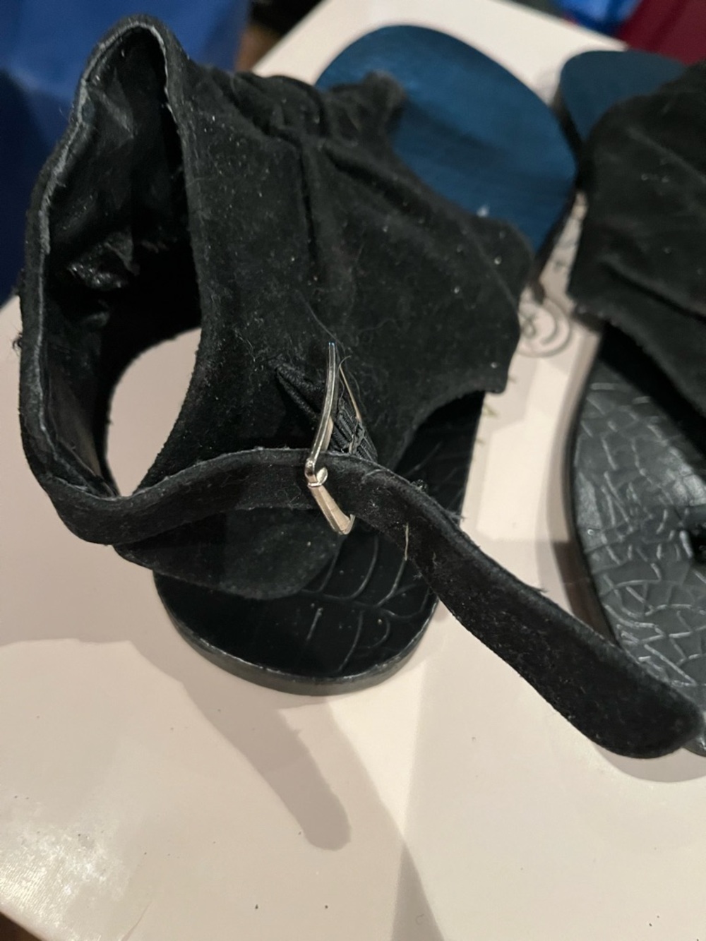 BAMBOO Black Ruched Toe-Loop Sandals - Picture 2 of 4
